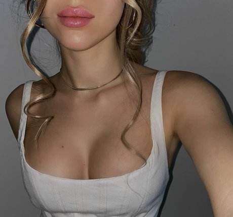 Nacktes geleaktes OnlyFans-Foto von Badassarina