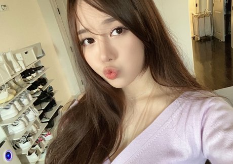 Nacktes geleaktes OnlyFans-Foto von Plooful