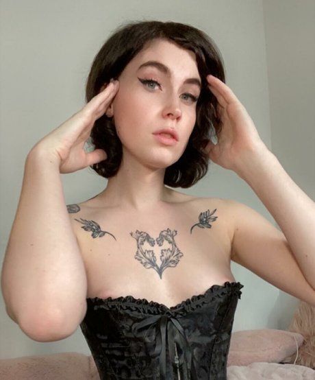 Nacktes geleaktes OnlyFans-Foto von Elise Verona