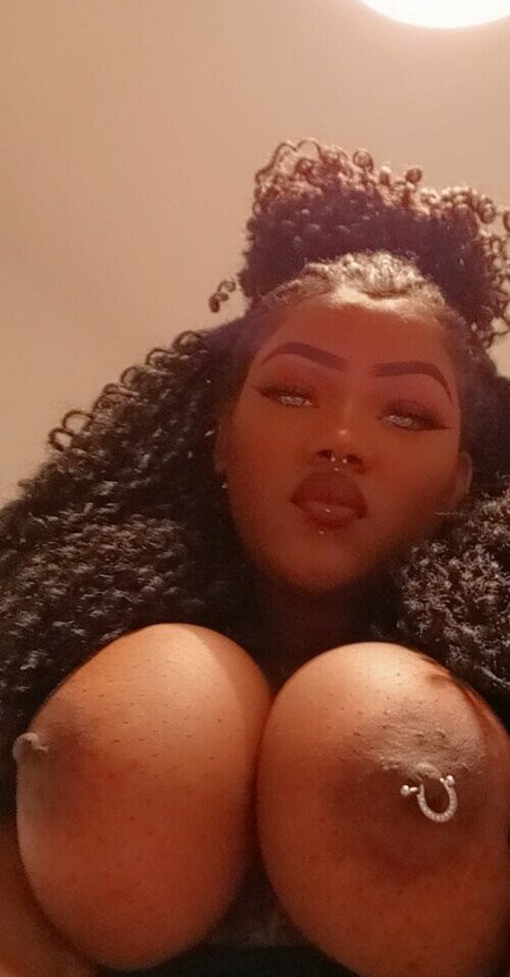 Nacktes geleaktes OnlyFans-Foto von Leka E Juu