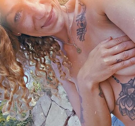 Nacktes geleaktes OnlyFans-Foto von Curlysuetrip