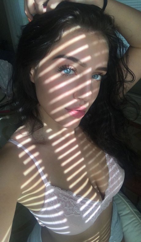 Nacktes geleaktes OnlyFans-Foto von Cassie Camellia