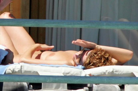 Nacktes geleaktes OnlyFans-Foto von Natasha Kaplinsky
