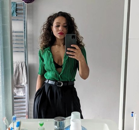 Moya Lothianmclean