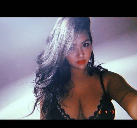 Nacktes geleaktes OnlyFans-Foto von Flopiiayeleen