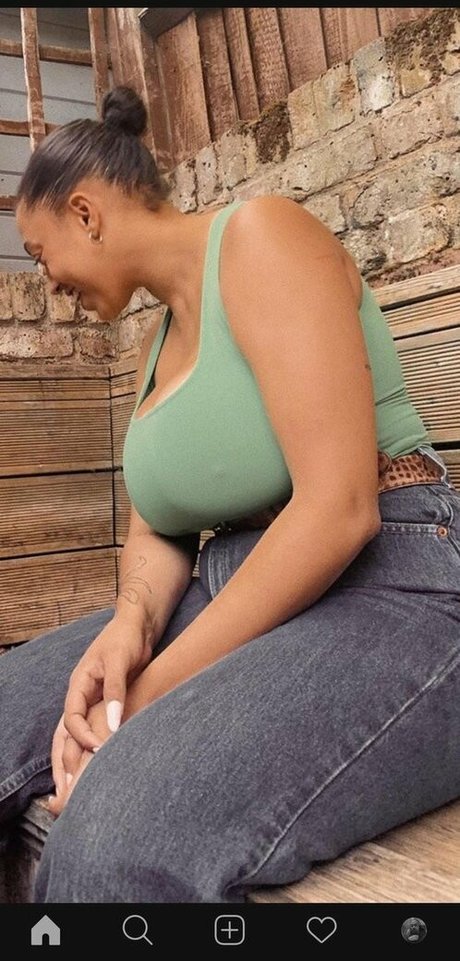 Nacktes geleaktes OnlyFans-Foto von Mahalia Burkmar