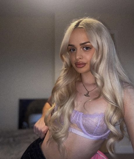 Nacktes geleaktes OnlyFans-Foto von Olivia Lee