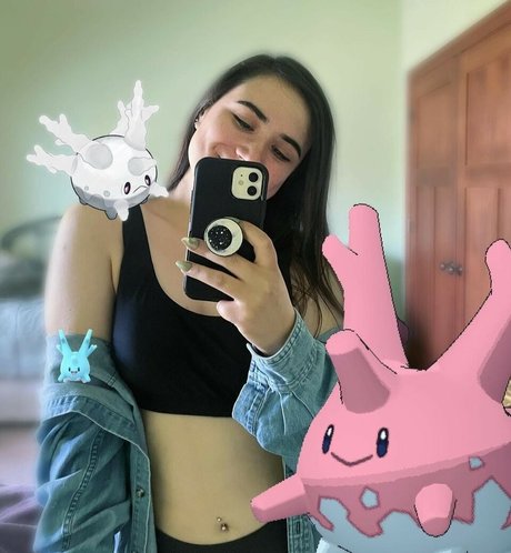 Nacktes geleaktes OnlyFans-Foto von Shiningedith