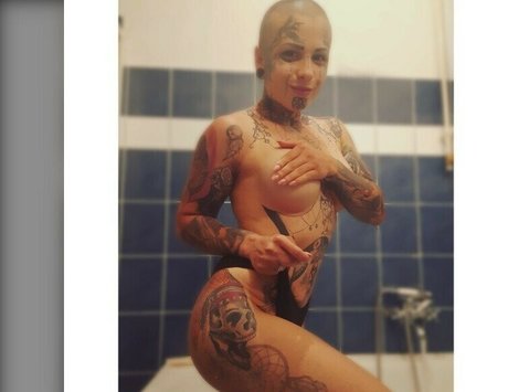 Nacktes geleaktes OnlyFans-Foto von Mira Cuckold