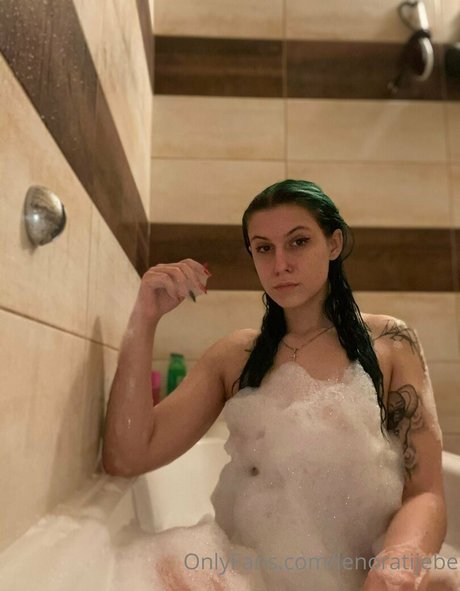 Nacktes geleaktes OnlyFans-Foto von Lenoratijebe
