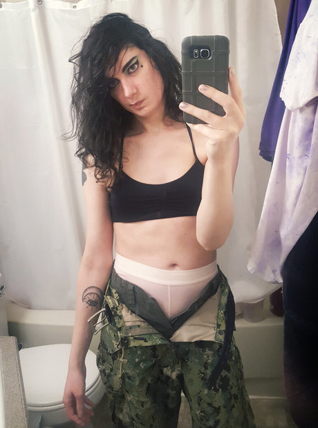 Nacktes geleaktes OnlyFans-Foto von Tacticool Girlfriend