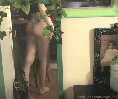 Nacktes geleaktes OnlyFans-Foto von Awhuhlol