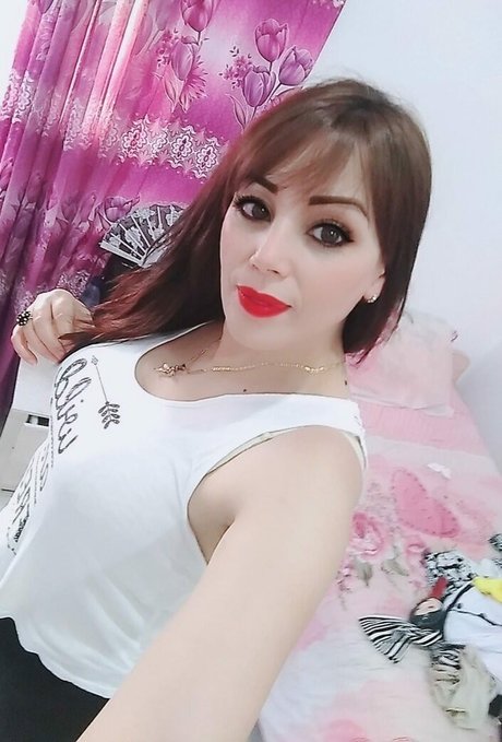 Nacktes geleaktes OnlyFans-Foto von Aida Saad