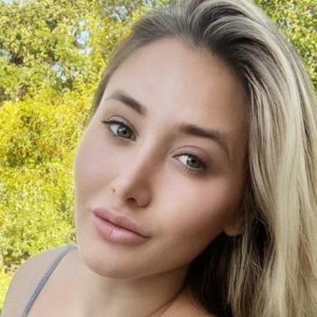 Nacktes geleaktes OnlyFans-Foto von Caligirlnextdoor