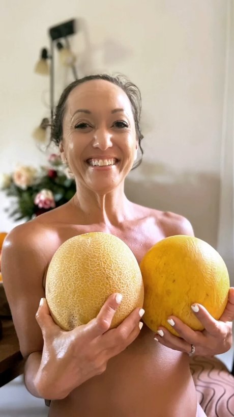 Nacktes geleaktes OnlyFans-Foto von Kino Macgregor