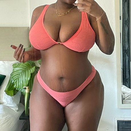 Nacktes geleaktes OnlyFans-Foto von Effy Flame