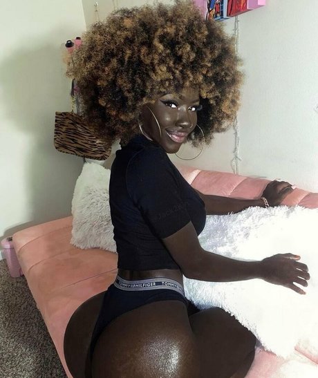 Nacktes geleaktes OnlyFans-Foto von Cyn Kaine