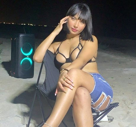 Nacktes geleaktes OnlyFans-Foto von Wejdan Benarous