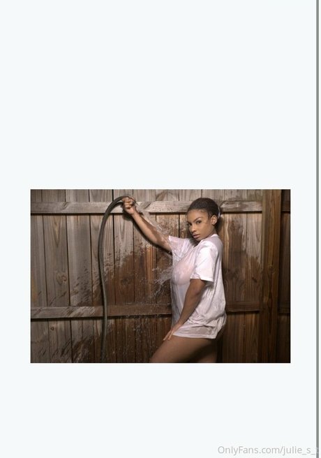 Nacktes geleaktes OnlyFans-Foto von Julie Silver