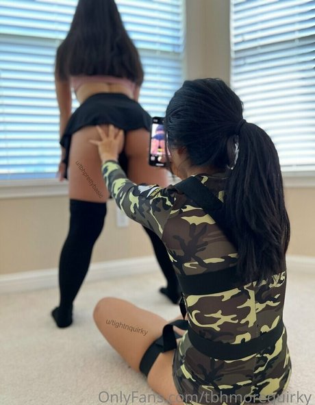 Nacktes geleaktes OnlyFans-Foto von Tightnquirky