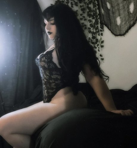 Nacktes geleaktes OnlyFans-Foto von Crucifixkittie