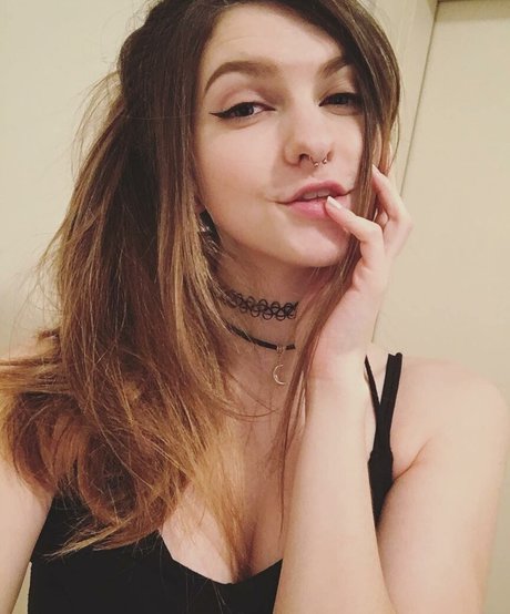 Nacktes geleaktes OnlyFans-Foto von Lumenti