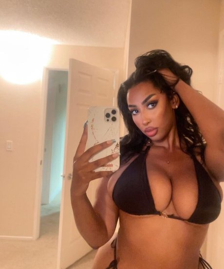 Nacktes geleaktes OnlyFans-Foto von Illiy