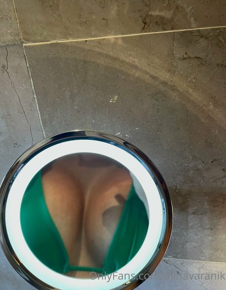 Nacktes geleaktes OnlyFans-Foto von Alinavaranik