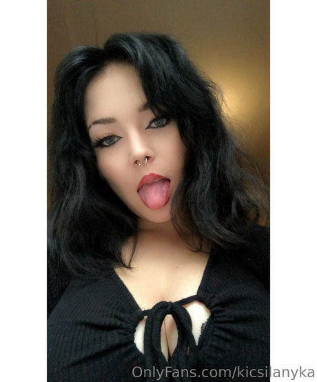 Nacktes geleaktes OnlyFans-Foto von Kicsilanyka
