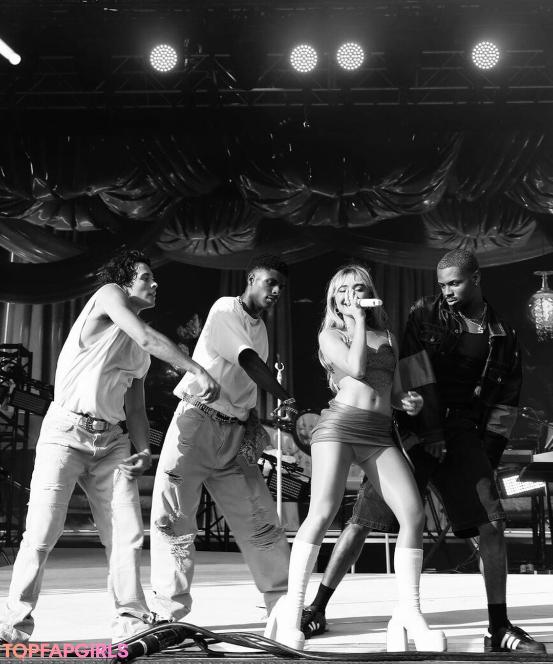Nacktes geleaktes OnlyFans-Foto von Sabrina Carpenter #1577
