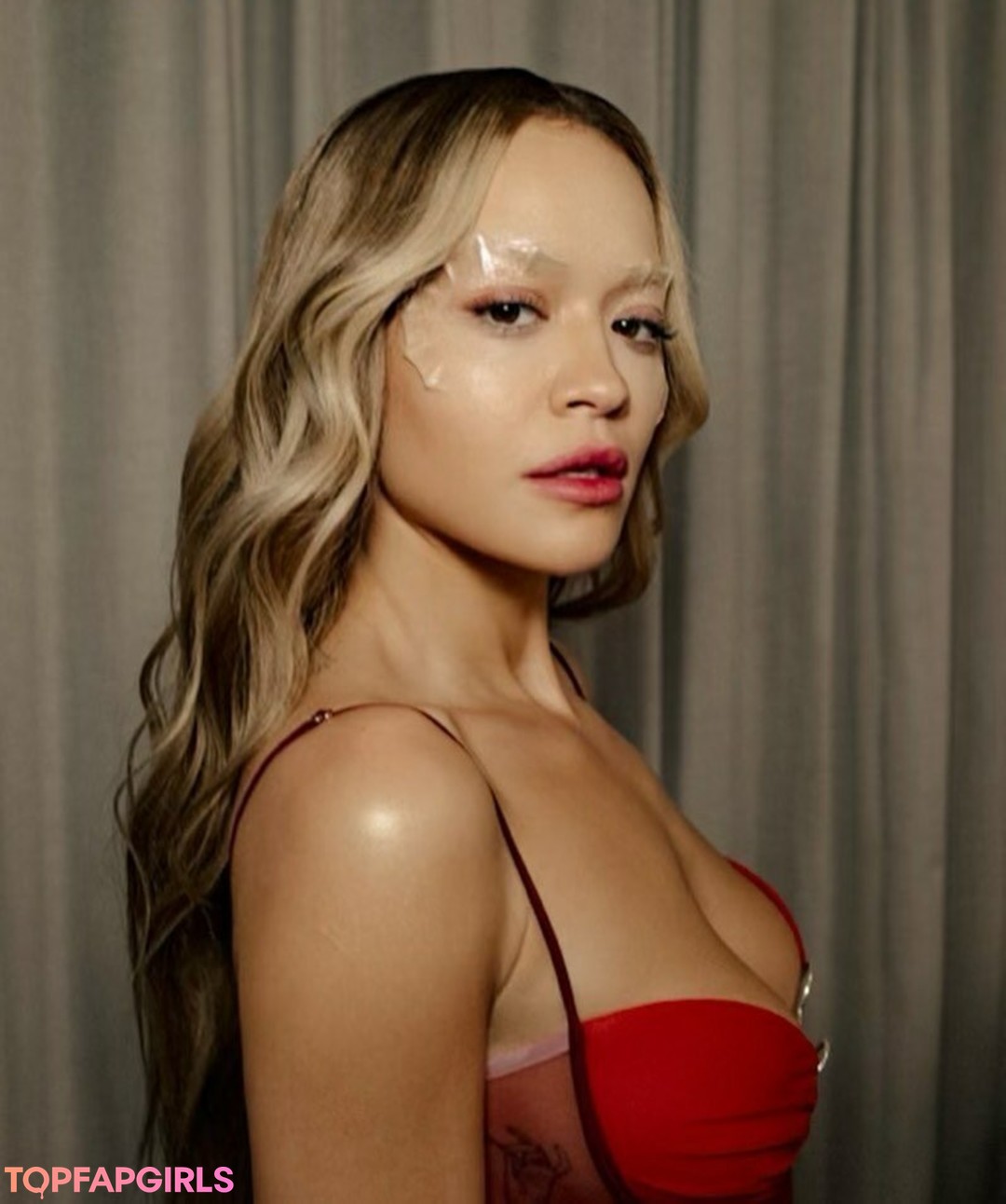 Nacktes geleaktes OnlyFans-Foto von Rita Ora #1049