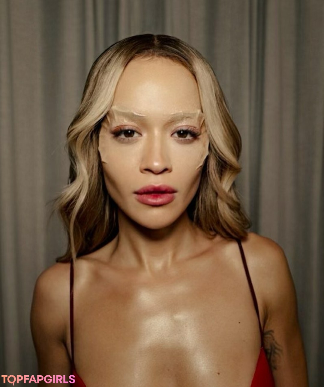 Nacktes geleaktes OnlyFans-Foto von Rita Ora #1052