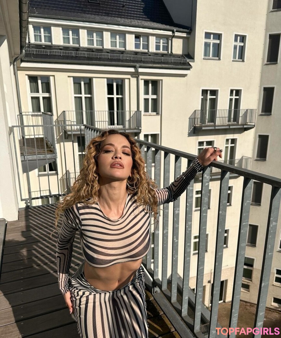 Nacktes geleaktes OnlyFans-Foto von Rita Ora #1777