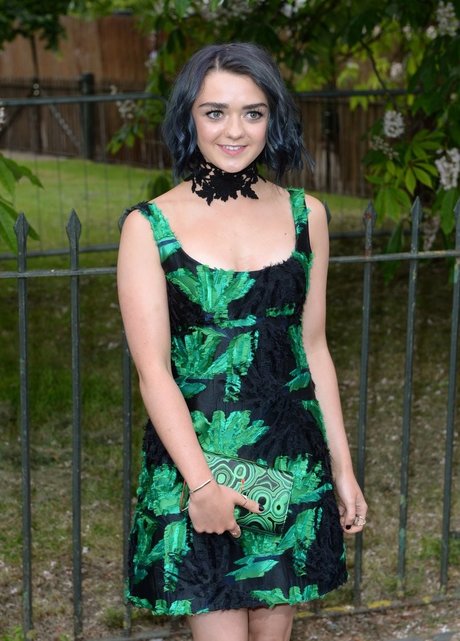 Nacktes geleaktes OnlyFans-Foto von Maisie Williams