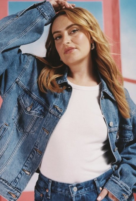 Amelia Dimoldenberg