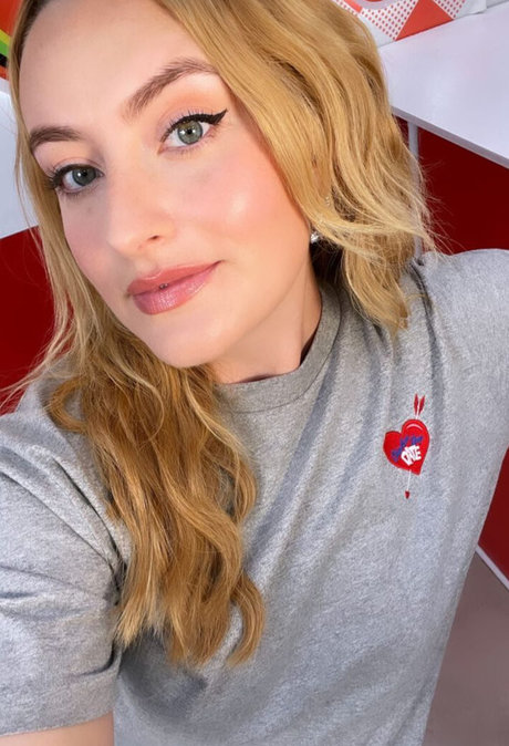 Amelia Dimoldenberg