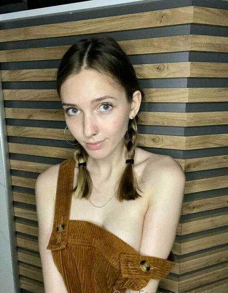 Nacktes geleaktes OnlyFans-Foto von Elina