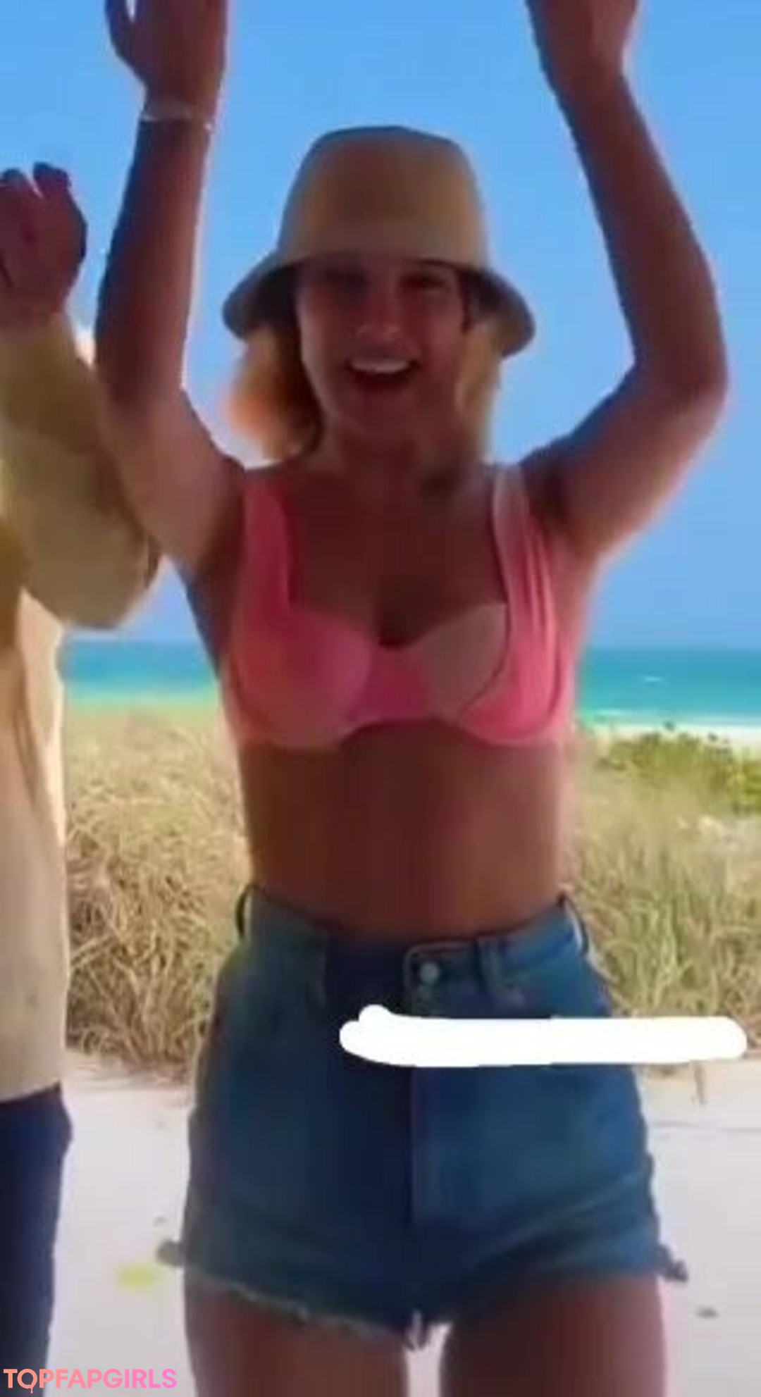 Nacktes geleaktes OnlyFans-Foto von Millie Bobby Brown #1151