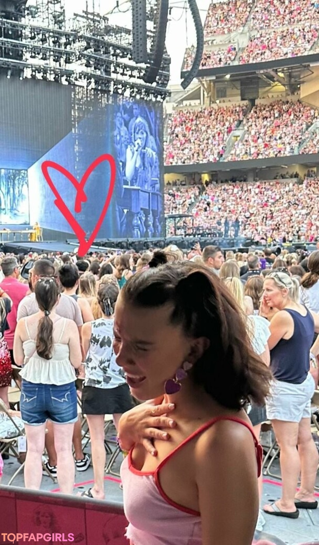 Nacktes geleaktes OnlyFans-Foto von Millie Bobby Brown #1209