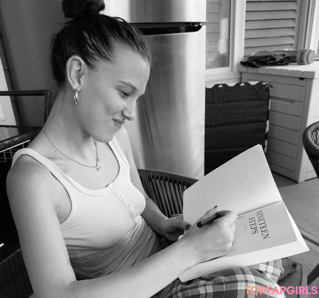 Nacktes geleaktes OnlyFans-Foto von Millie Bobby Brown #1214