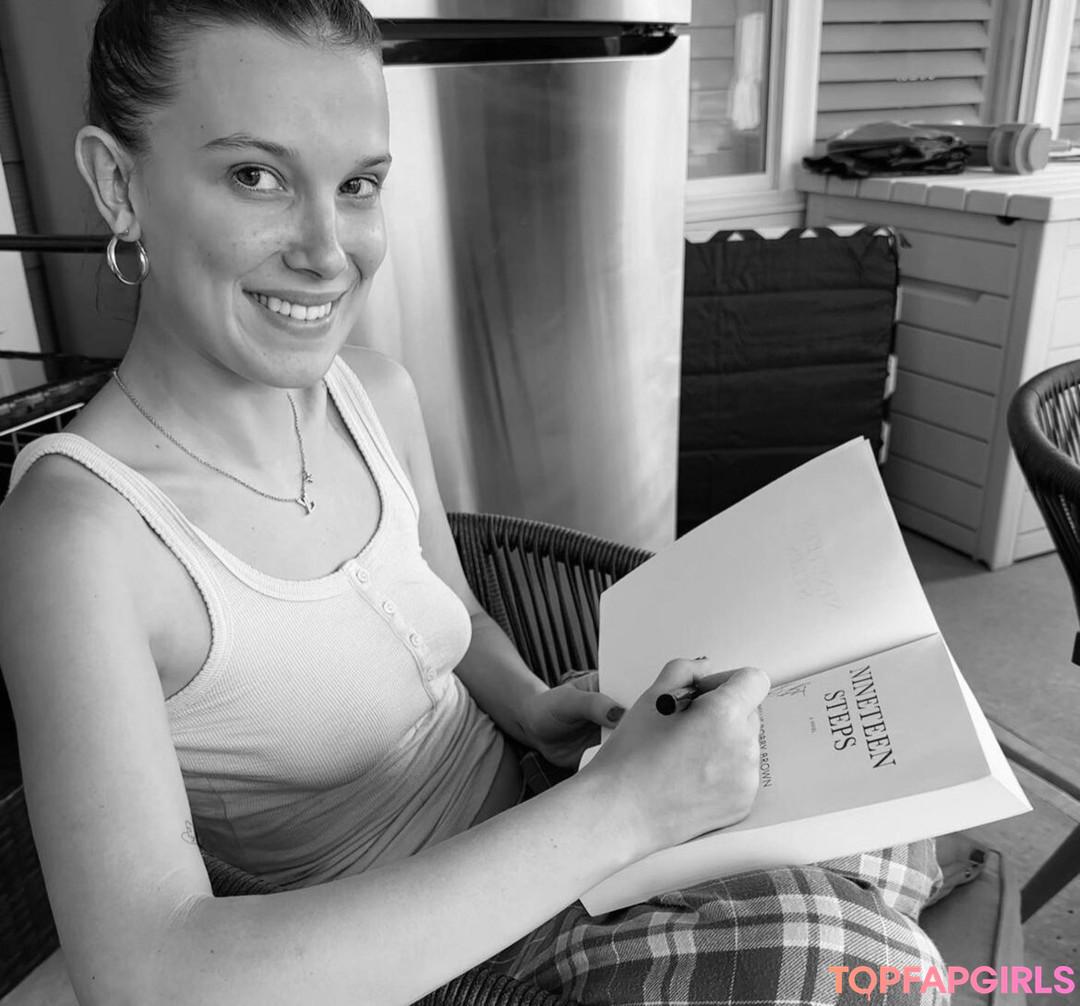 Nacktes geleaktes OnlyFans-Foto von Millie Bobby Brown #1215