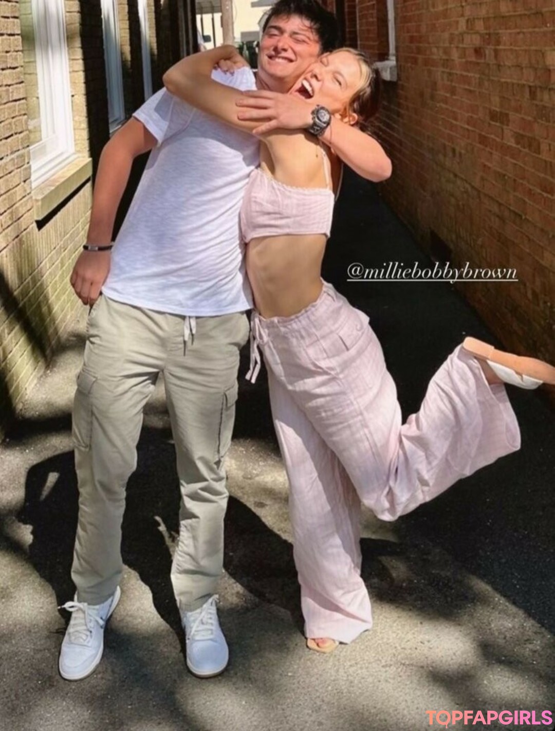 Nacktes geleaktes OnlyFans-Foto von Millie Bobby Brown #1256