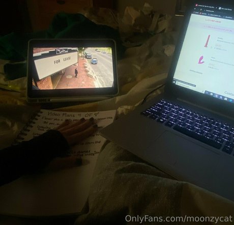 Nacktes geleaktes OnlyFans-Foto von Moonzycat