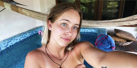 Nacktes geleaktes OnlyFans-Foto von Lavenderalien