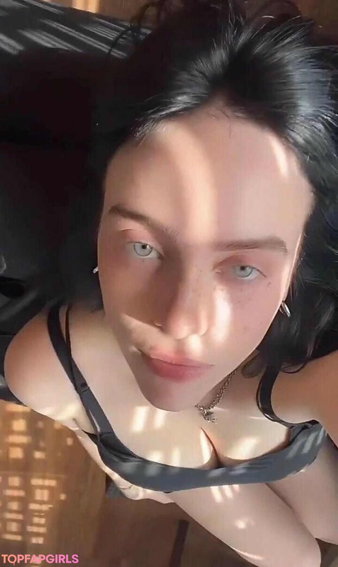 Nacktes geleaktes OnlyFans-Foto von Billie Eilish #1033