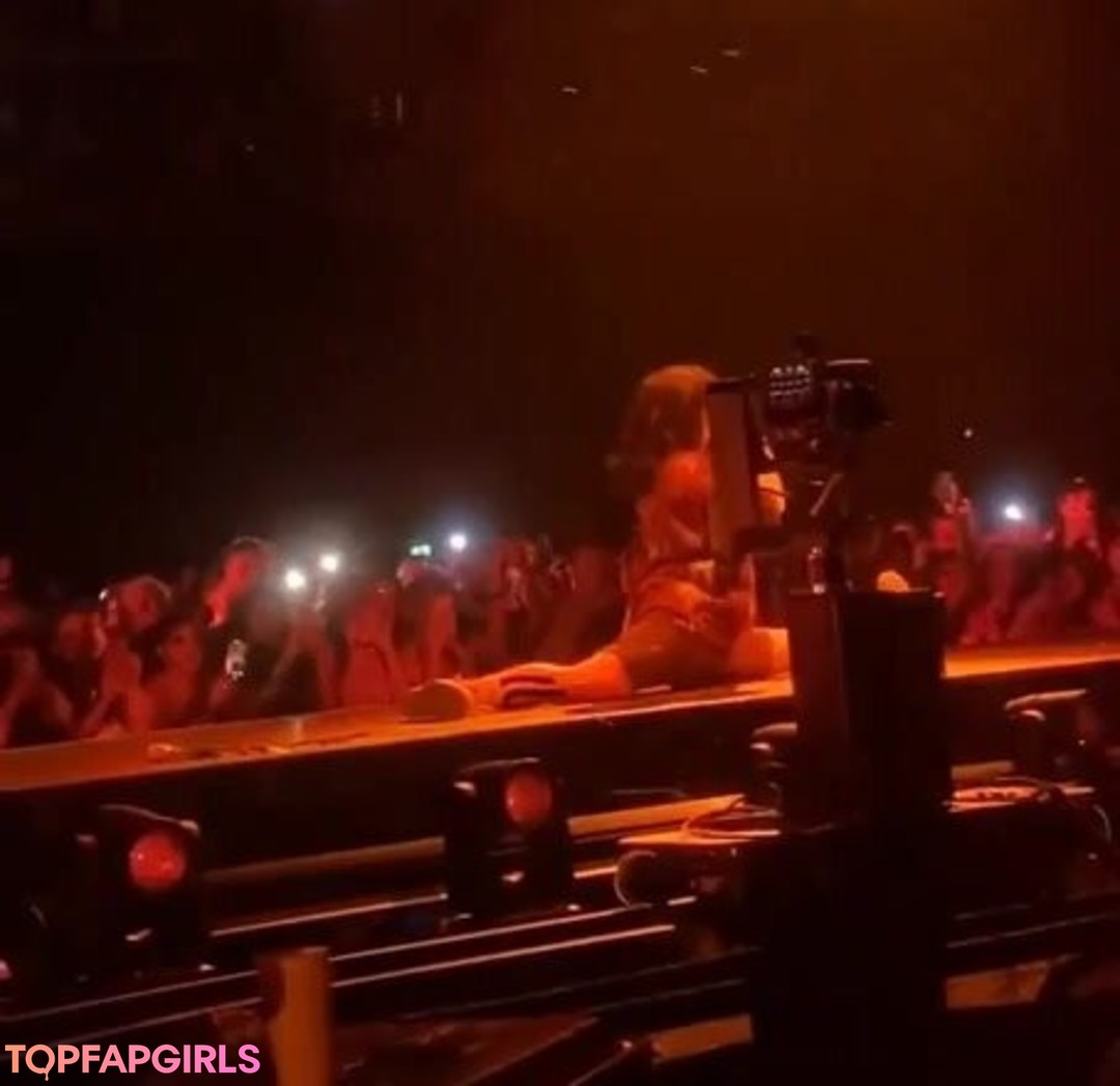 Nacktes geleaktes OnlyFans-Foto von Billie Eilish #1088