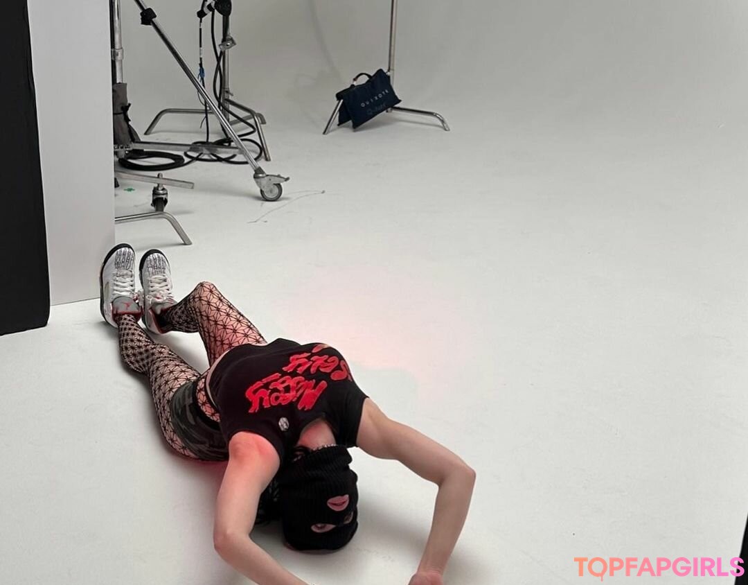 Nacktes geleaktes OnlyFans-Foto von Billie Eilish #1348
