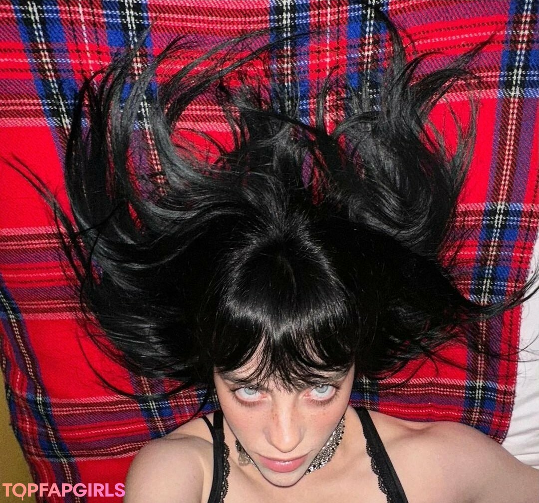 Nacktes geleaktes OnlyFans-Foto von Billie Eilish #1457