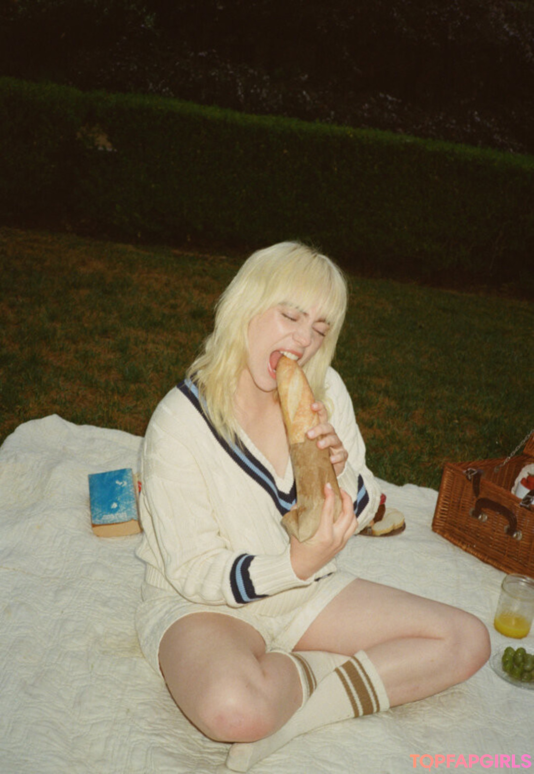 Nacktes geleaktes OnlyFans-Foto von Billie Eilish #1516