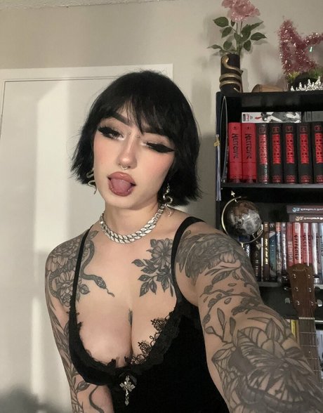 Nacktes geleaktes OnlyFans-Foto von Redroomromance